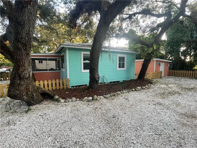 784 Oak ST, Fort Myers Beach, FL 33931