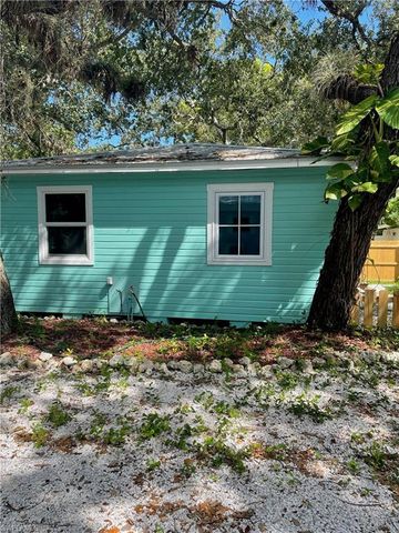 784 Oak ST, Fort Myers Beach, FL 33931