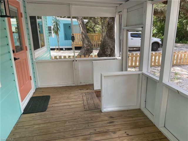 784 Oak ST, Fort Myers Beach, FL 33931