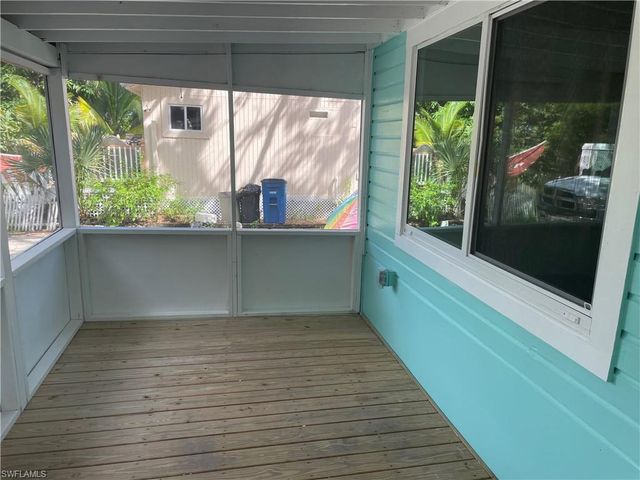 784 Oak ST, Fort Myers Beach, FL 33931
