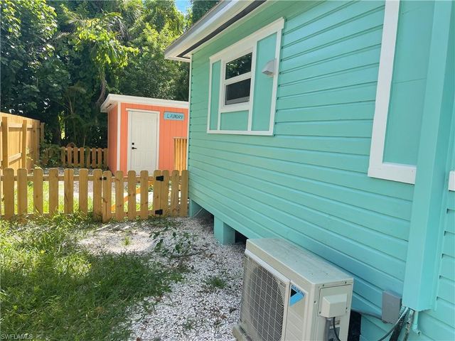 784 Oak ST, Fort Myers Beach, FL 33931