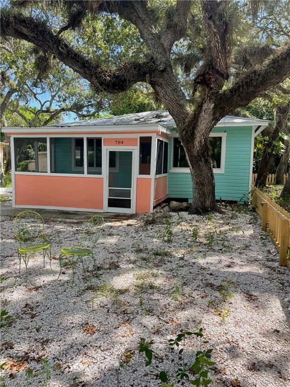 784 Oak ST, Fort Myers Beach, FL 33931