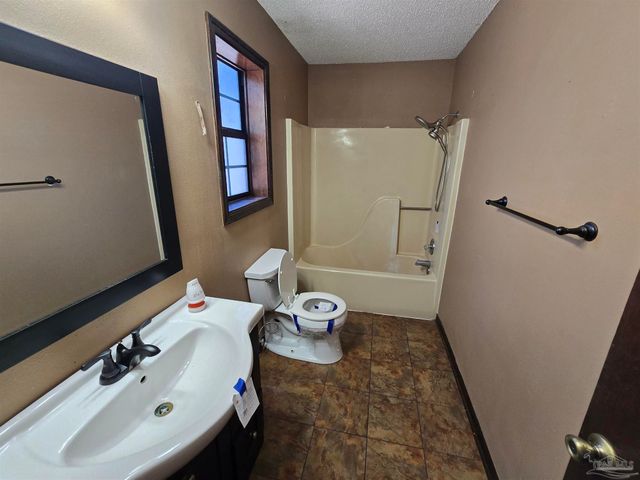 404 Brown Pl, Crestview, FL 32539