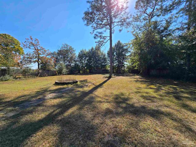 404 Brown Pl, Crestview, FL 32539