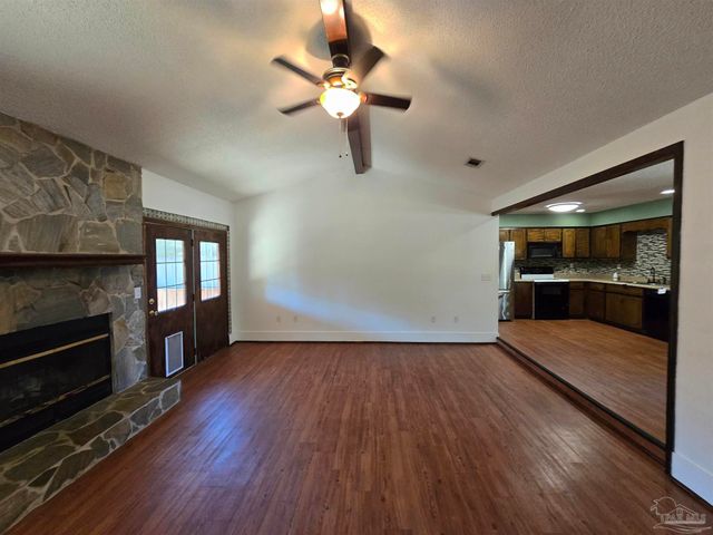 404 Brown Pl, Crestview, FL 32539