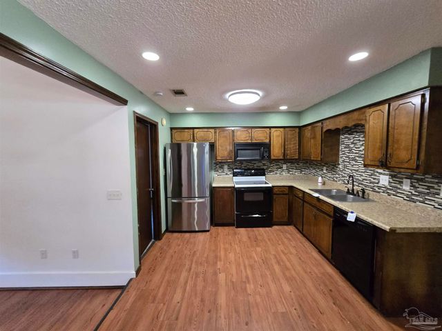 404 Brown Pl, Crestview, FL 32539