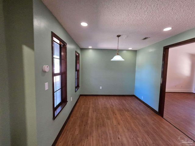 404 Brown Pl, Crestview, FL 32539