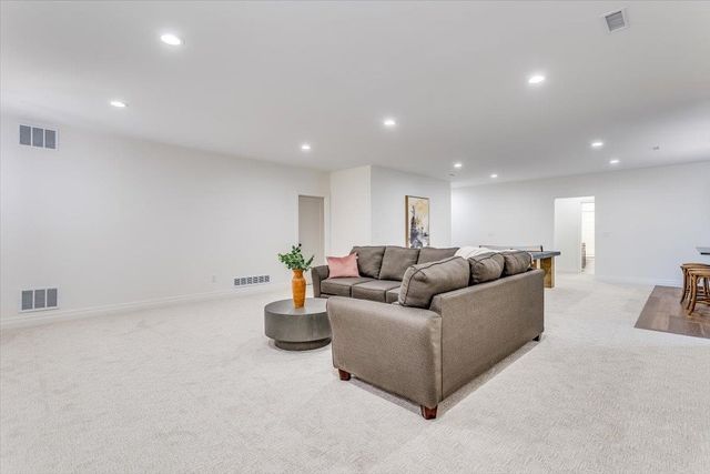 264 S Ciderbluff Cir, Wichita, KS 67052