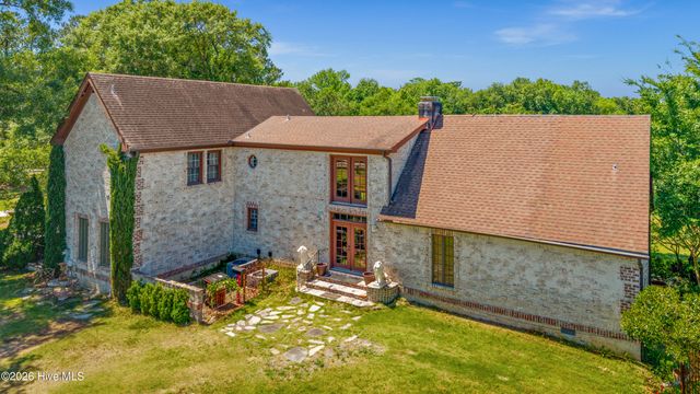 201 Winding Creek Road, Rocky Point, NC 28457