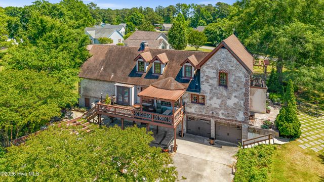 201 Winding Creek Road, Rocky Point, NC 28457