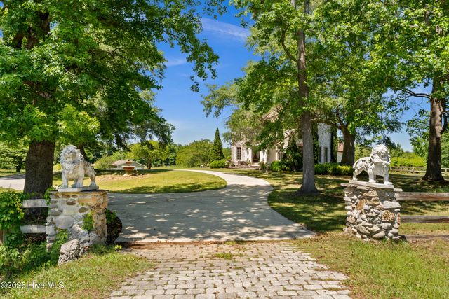 201 Winding Creek Road, Rocky Point, NC 28457