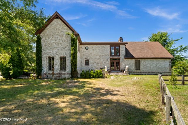 201 Winding Creek Road, Rocky Point, NC 28457