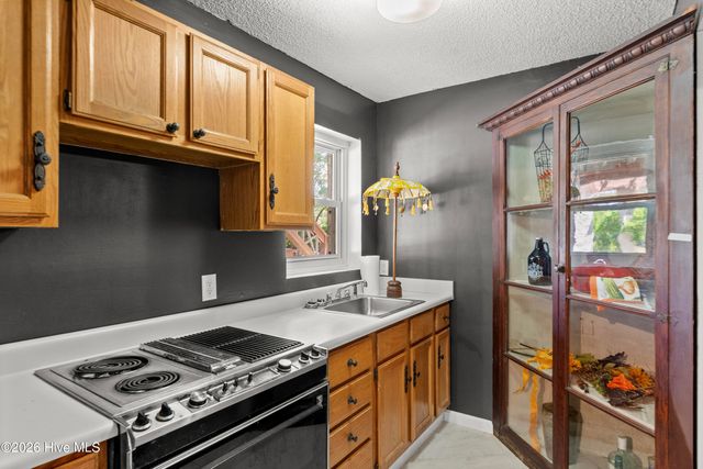 201 Winding Creek Road, Rocky Point, NC 28457