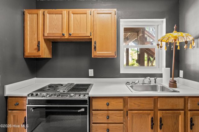 201 Winding Creek Road, Rocky Point, NC 28457