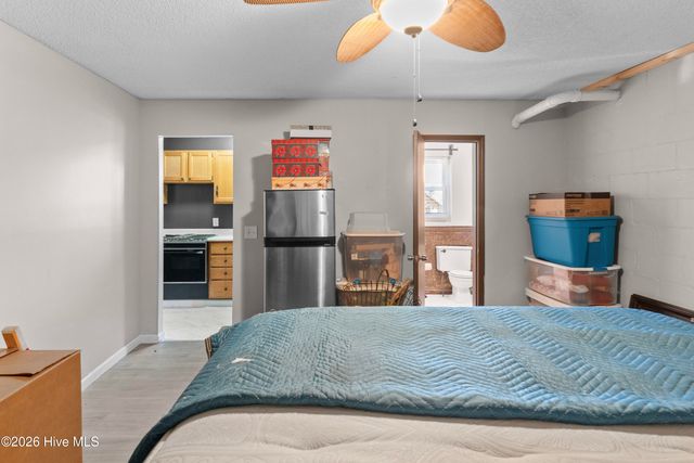 201 Winding Creek Road, Rocky Point, NC 28457