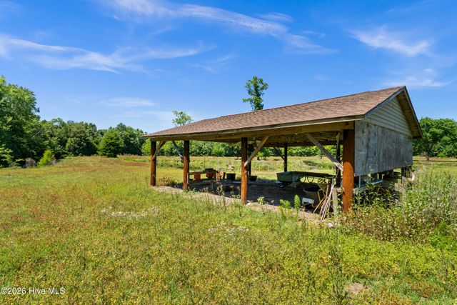 201 Winding Creek Road, Rocky Point, NC 28457