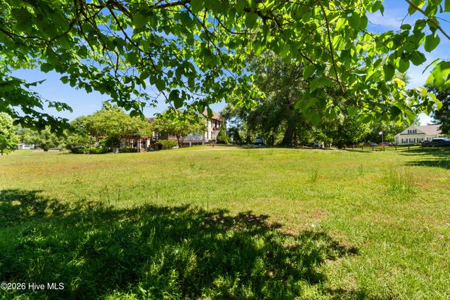 201 Winding Creek Road, Rocky Point, NC 28457