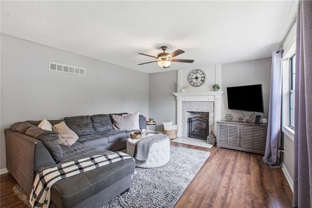 1933 NE Peters Drive, Lee's Summit, MO 64063