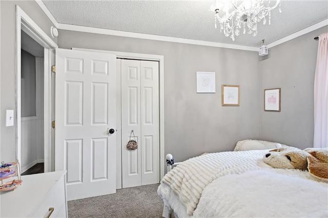 1933 NE Peters Drive, Lee's Summit, MO 64063