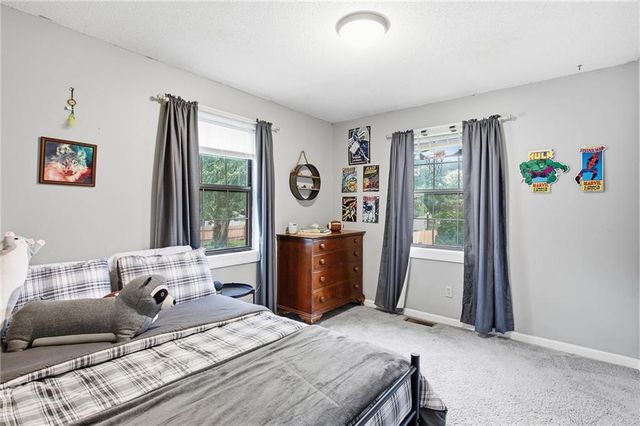 1933 NE Peters Drive, Lee's Summit, MO 64063