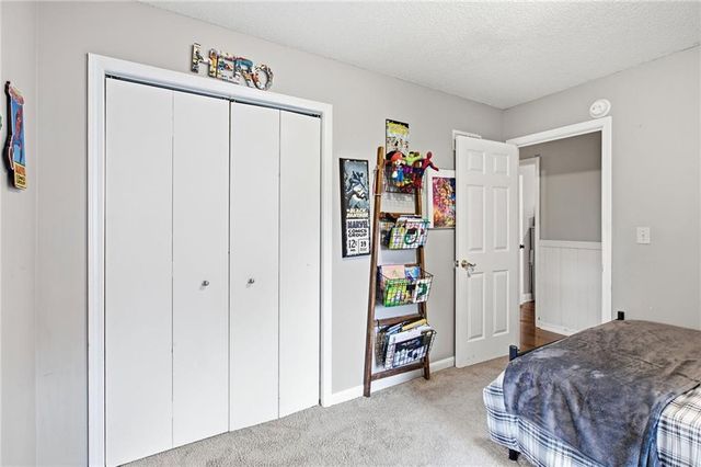 1933 NE Peters Drive, Lee's Summit, MO 64063