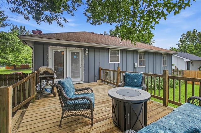 1933 NE Peters Drive, Lee's Summit, MO 64063
