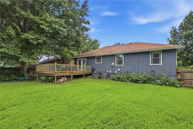 1933 NE Peters Drive, Lee's Summit, MO 64063