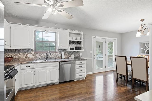 1933 NE Peters Drive, Lee's Summit, MO 64063