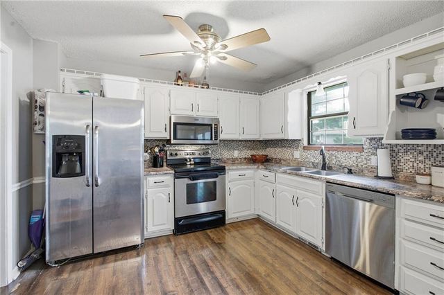 1933 NE Peters Drive, Lee's Summit, MO 64063