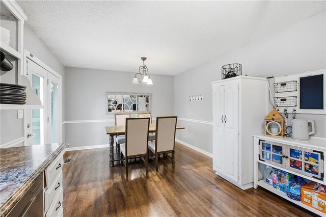 1933 NE Peters Drive, Lee's Summit, MO 64063