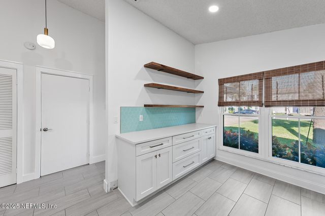 528 10TH Avenue S, Jacksonville Beach, FL 32250