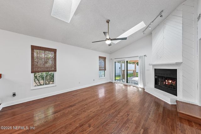 528 10TH Avenue S, Jacksonville Beach, FL 32250