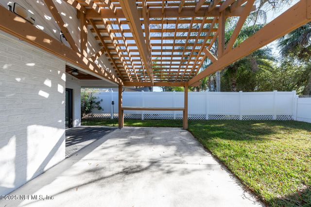 528 10TH Avenue S, Jacksonville Beach, FL 32250