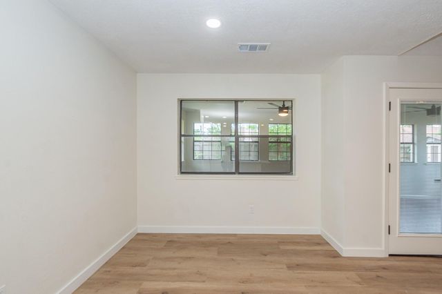 5106 Timber Ridge Street, Baytown, TX 77521
