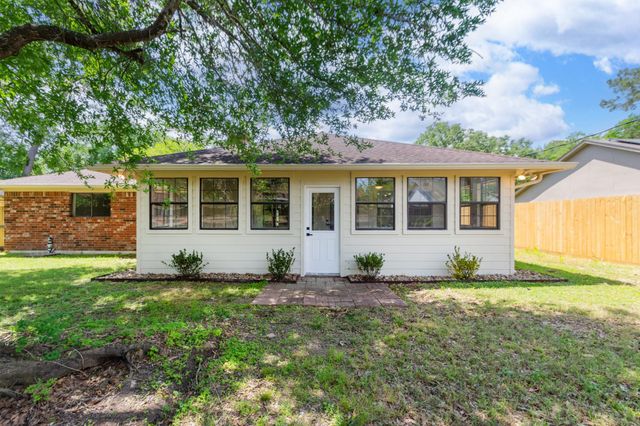 5106 Timber Ridge Street, Baytown, TX 77521