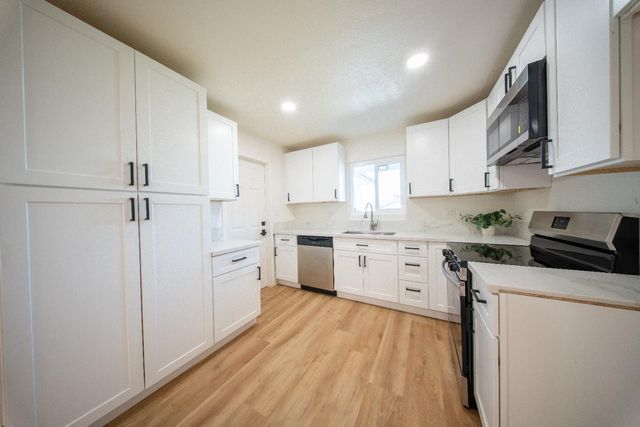 608 W Gettysburg Avenue, Clovis, CA 93612