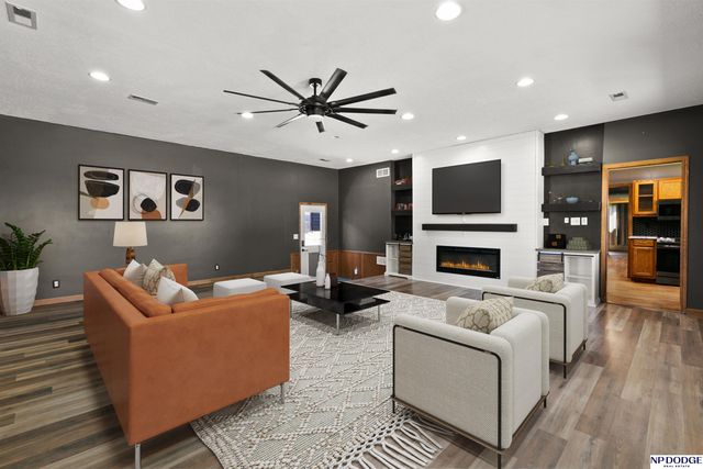 801 S East Street, Valley, NE 68064