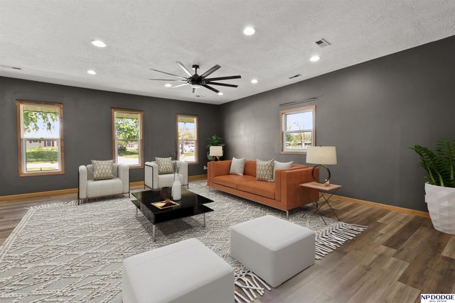801 S East Street, Valley, NE 68064