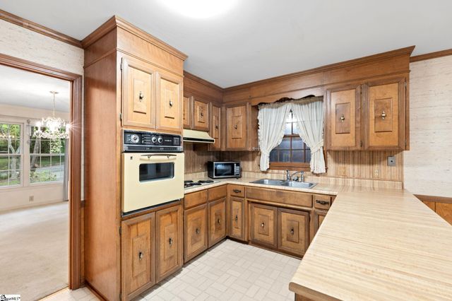 205 Oak Ridge Court, Greer, SC 29650