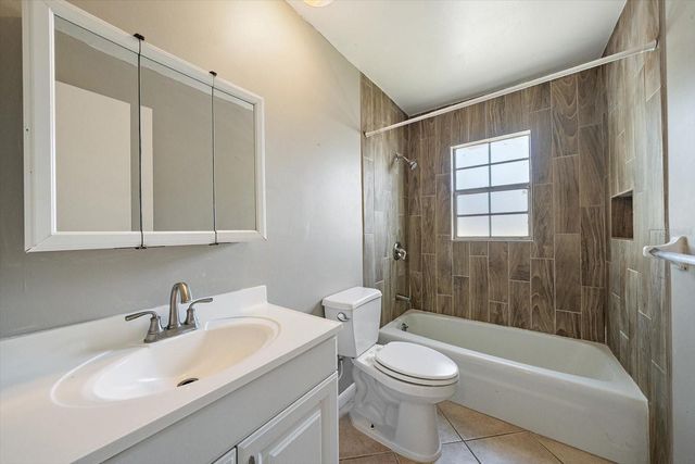 2423 ASPINWALL STREET 2423, Sarasota, FL 34237