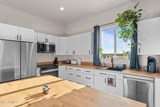 49102 N 530TH Avenue, Aguila, AZ 85320