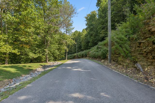 7621 Chipmunk Ln, Nashville, TN 37221