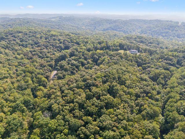 7621 Chipmunk Ln, Nashville, TN 37221