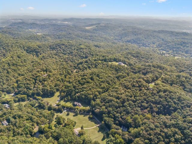 7621 Chipmunk Ln, Nashville, TN 37221