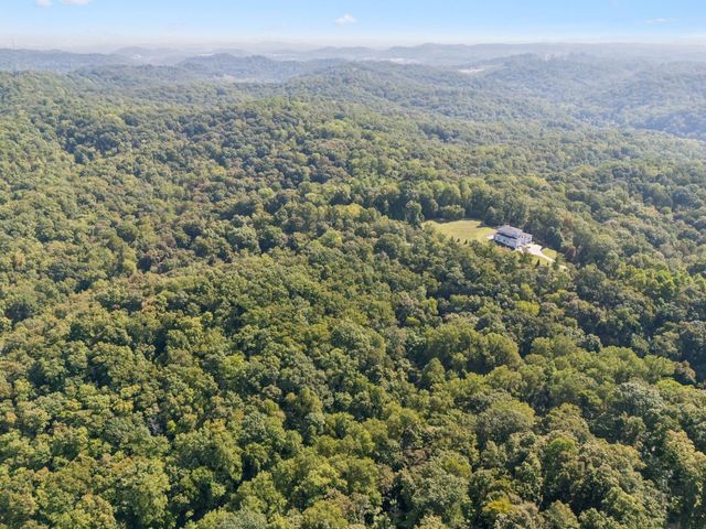 7621 Chipmunk Ln, Nashville, TN 37221