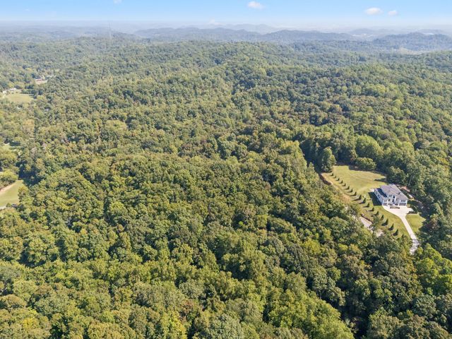 7621 Chipmunk Ln, Nashville, TN 37221