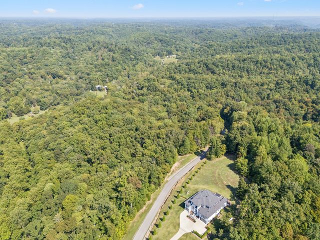 7621 Chipmunk Ln, Nashville, TN 37221