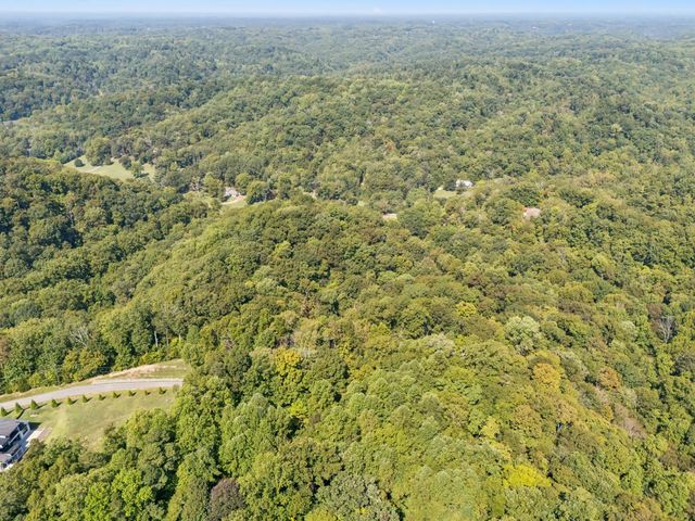 7621 Chipmunk Ln, Nashville, TN 37221