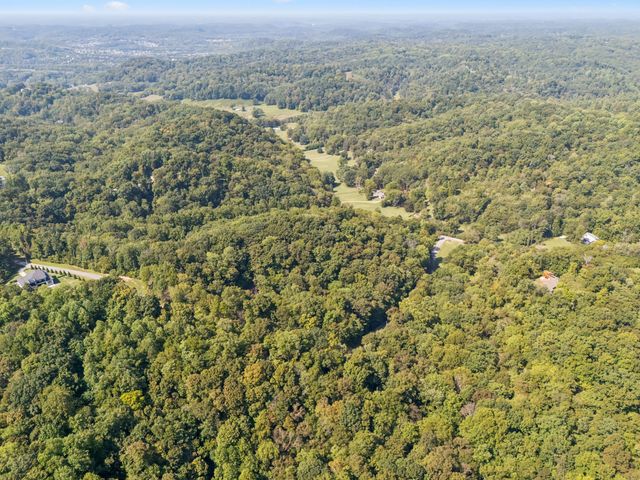 7621 Chipmunk Ln, Nashville, TN 37221