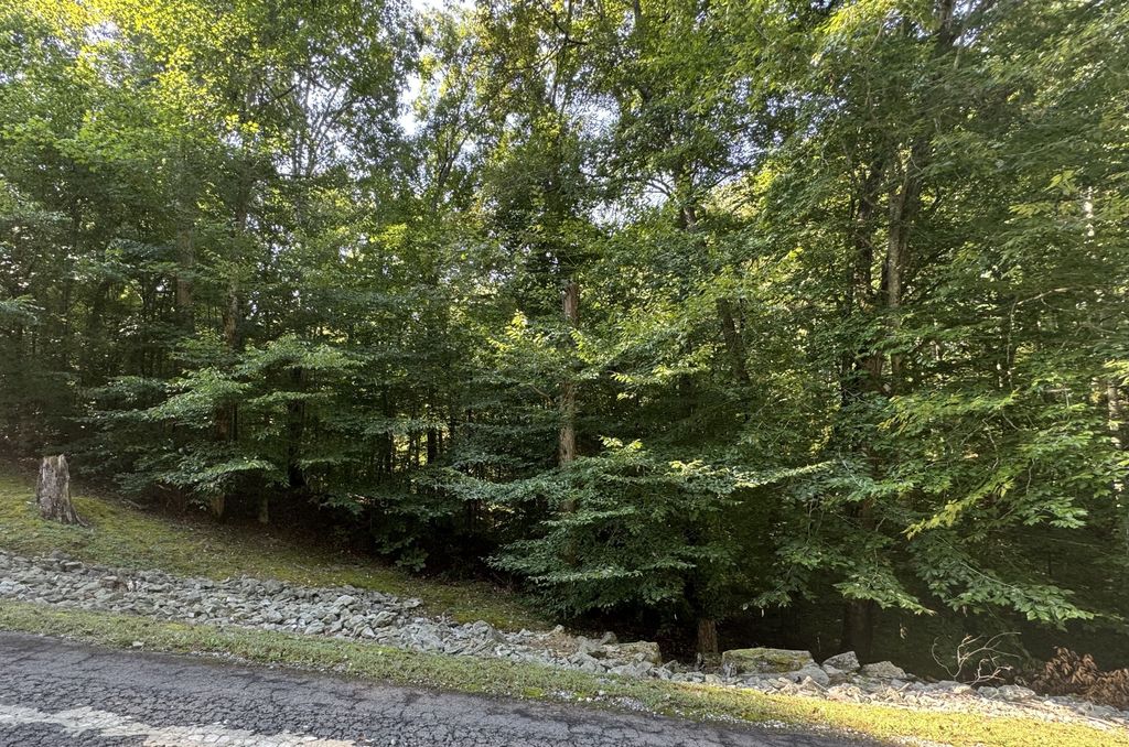 7621 Chipmunk Ln, Nashville, TN 37221